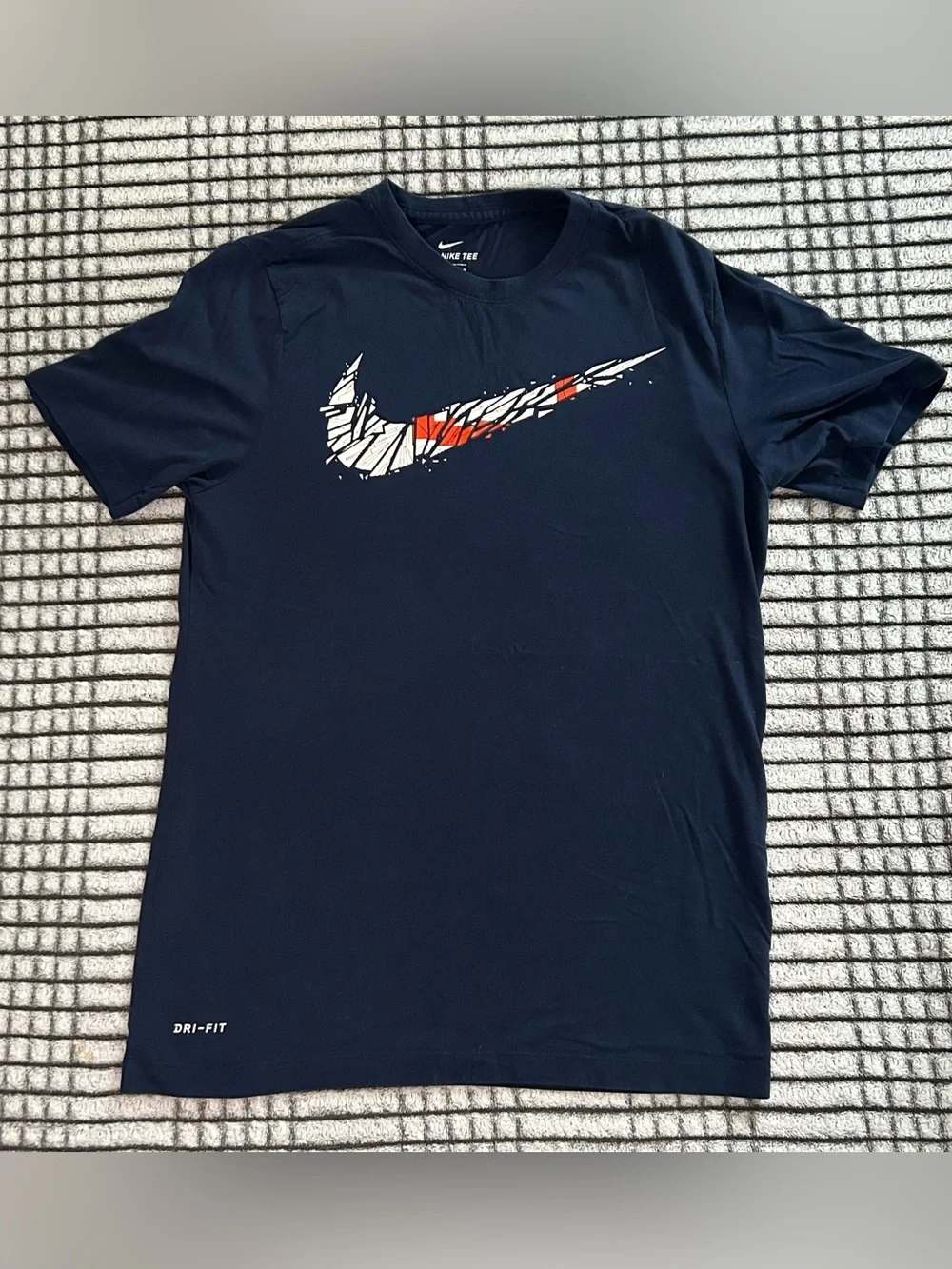Men’s New Nike USA Logo Tee (M)